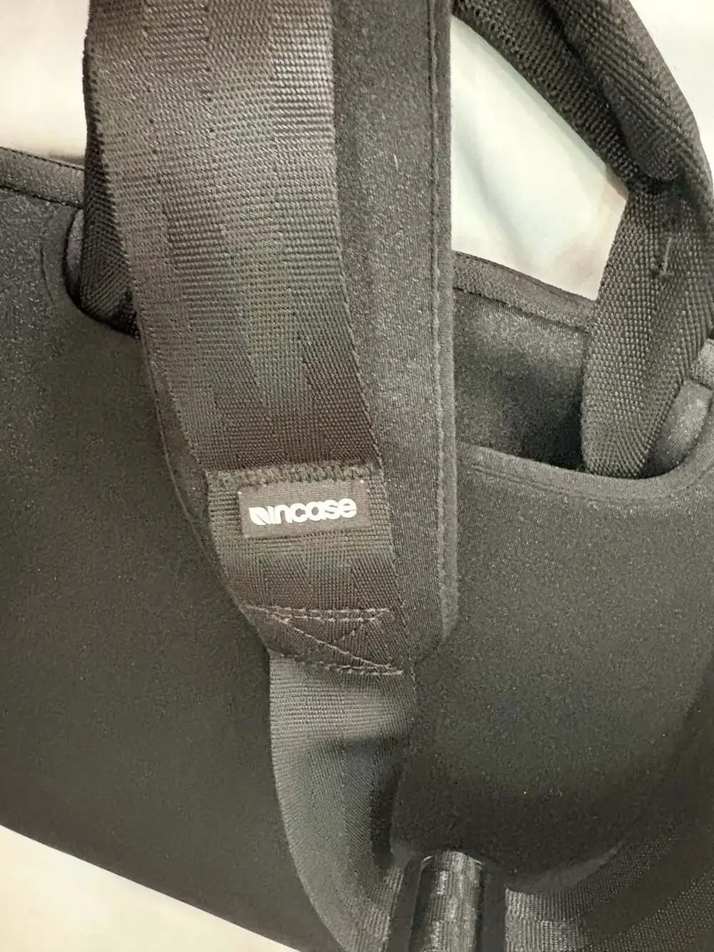 Incase Neoprene Laptop Slimcase Briefcase with Shoulder Strap